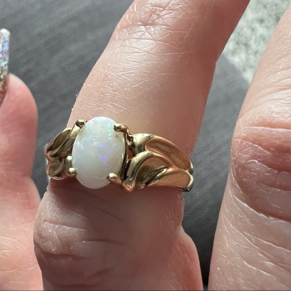 10k Yellow Gold Opal Ring - Picture 5 of 16